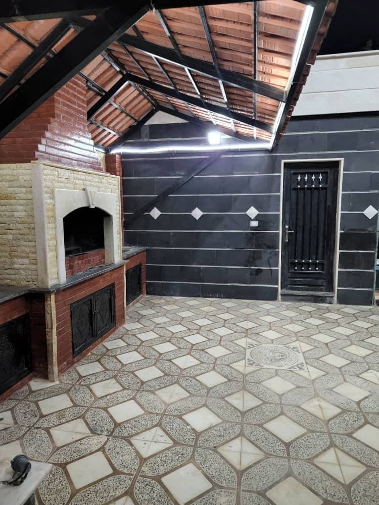 مزرعة 4 غرف 1 صالات 295م² طابق 1 للبيع