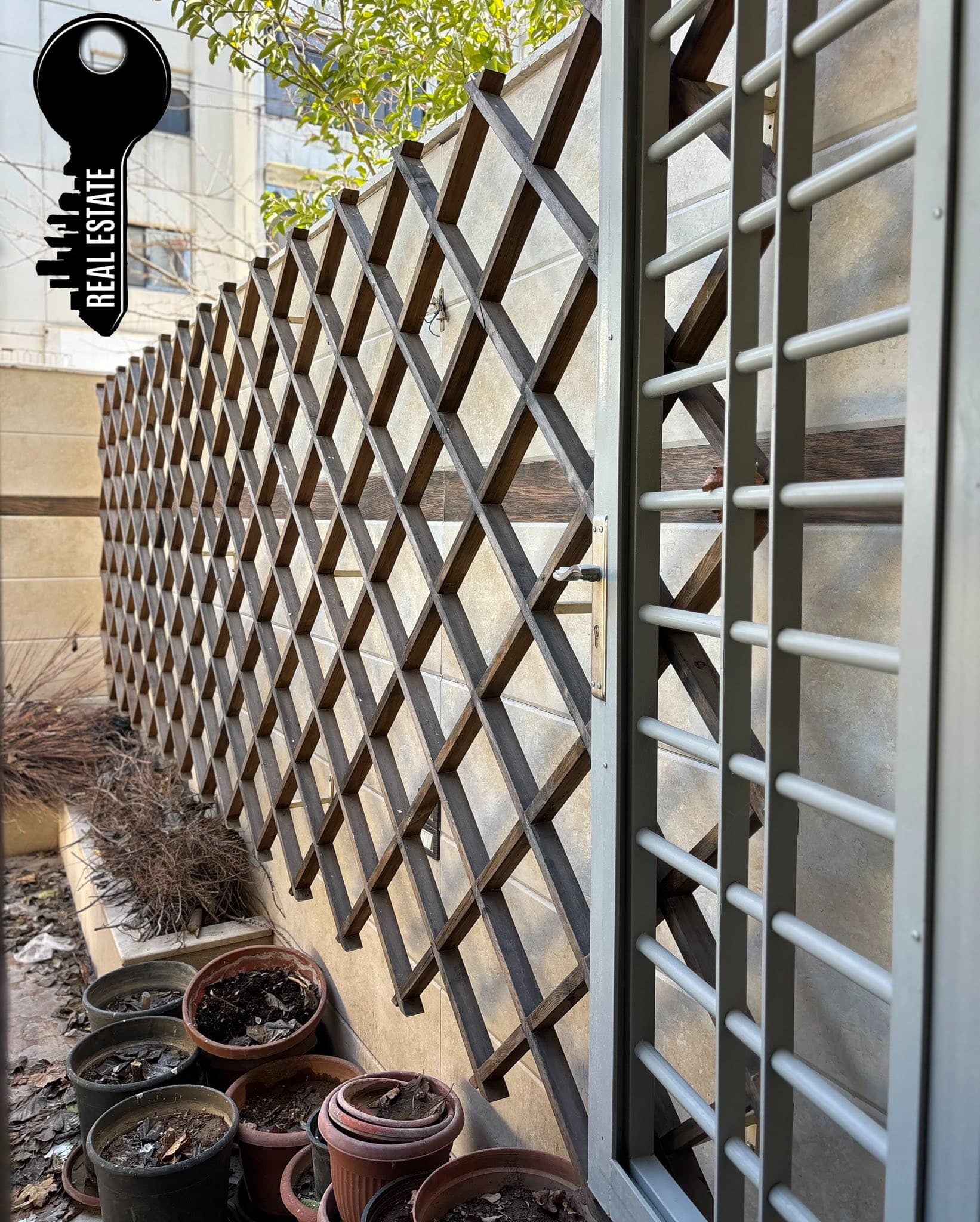 شقة 2 غرف 1 صالات 100م² أرضي للبيع