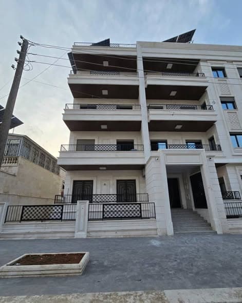 شقة 6 غرف 1 صالات طابق 1 للبيع