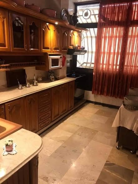 شقة 6 غرف 1 صالات 200م² طابق 2 مع فرش للبيع