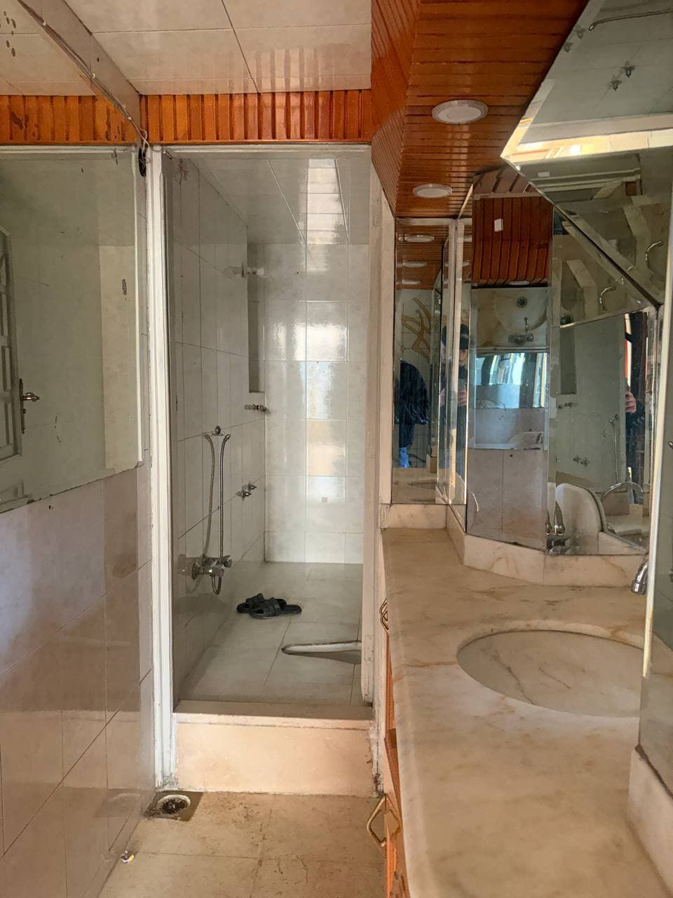 شقة 6 غرف 1 صالات 300م² طابق 4 للبيع