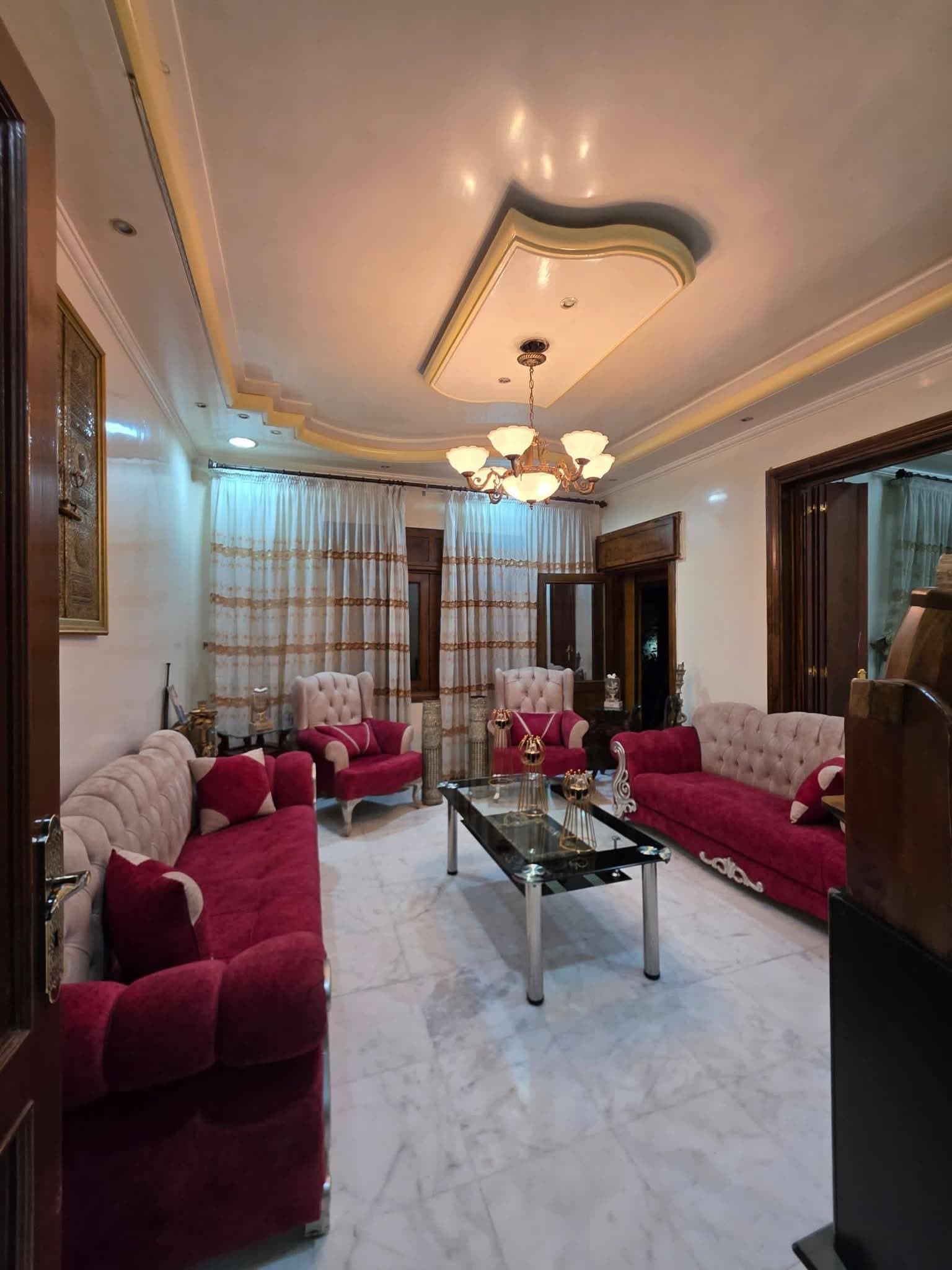 شقة 8 غرف 2 صالات 600م² أرضي للبيع