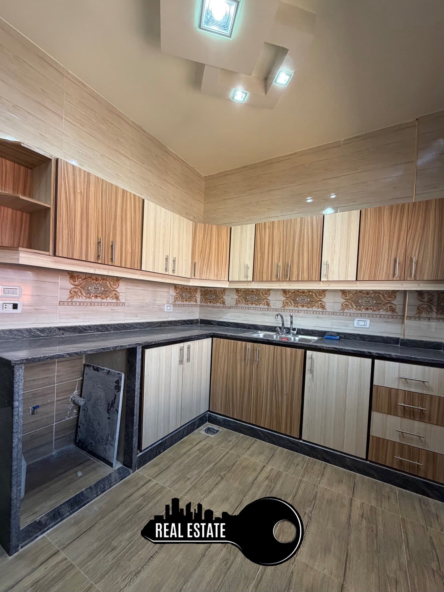 شقة 2 غرف 1 صالات 90م² طابق 3 للبيع