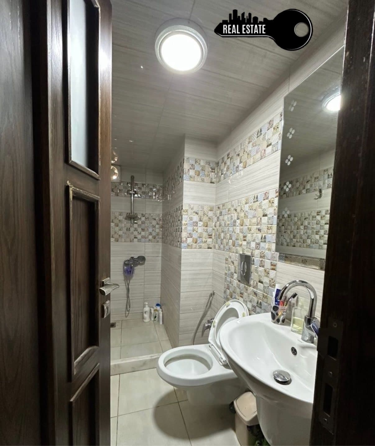 شقة 3 غرف 2 صالات 195م² طابق 1 للبيع