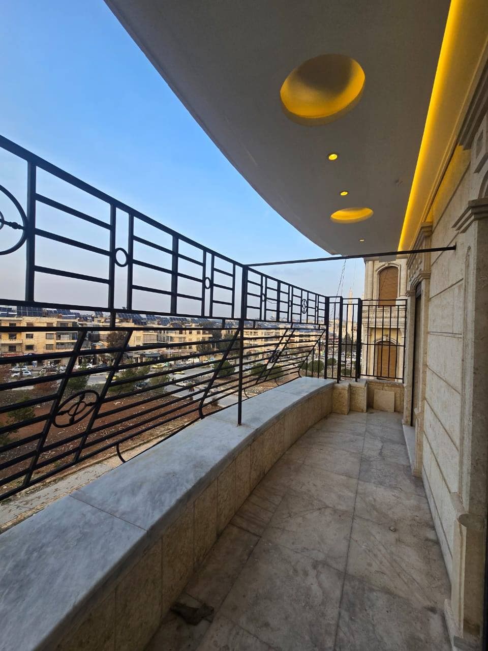 شقة 5 غرف 1 صالات 200م² طابق 3 مع فرش للبيع