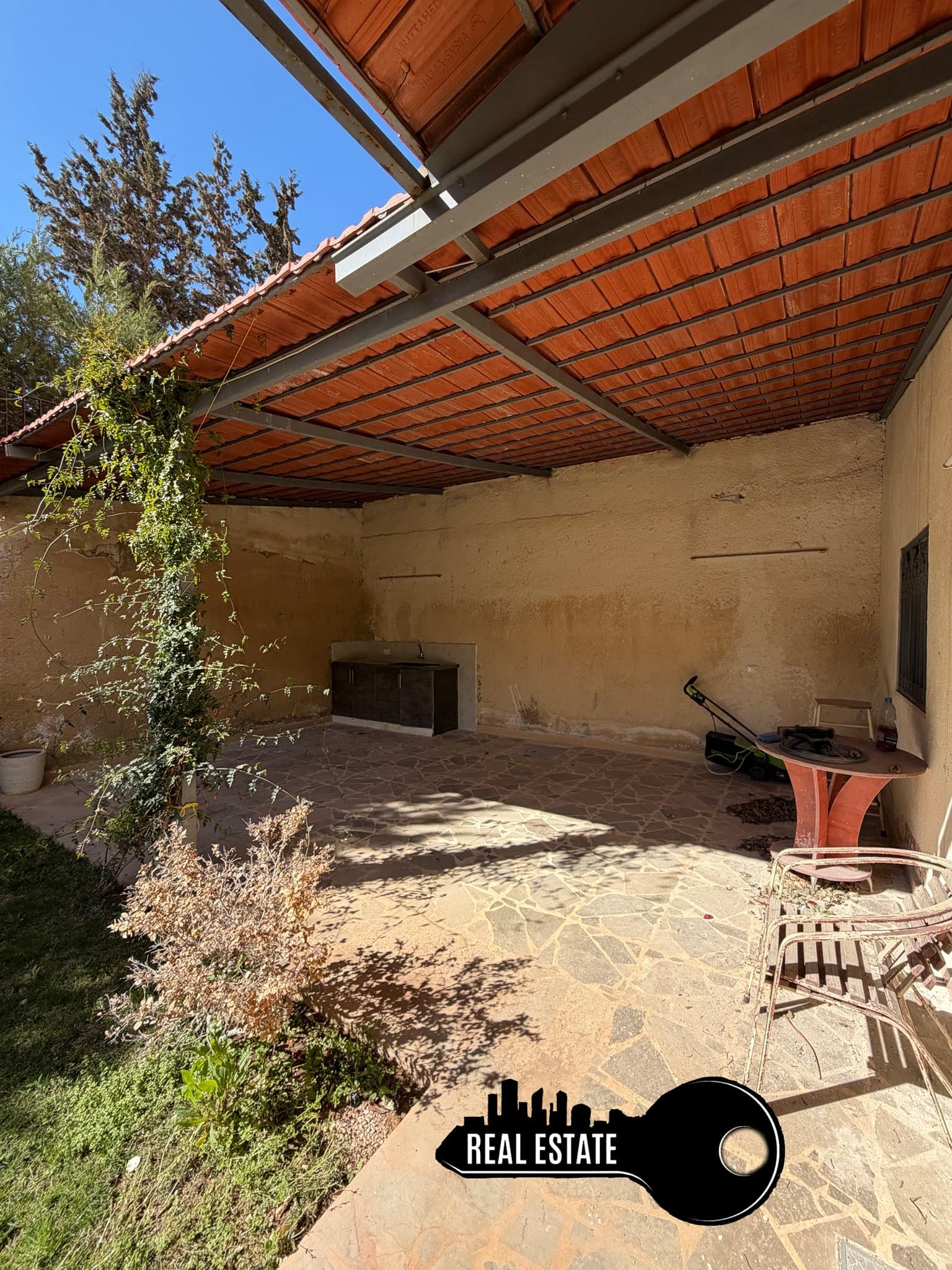 شقة 2 غرف 1 صالات 90م² أرضي مع فرش للبيع