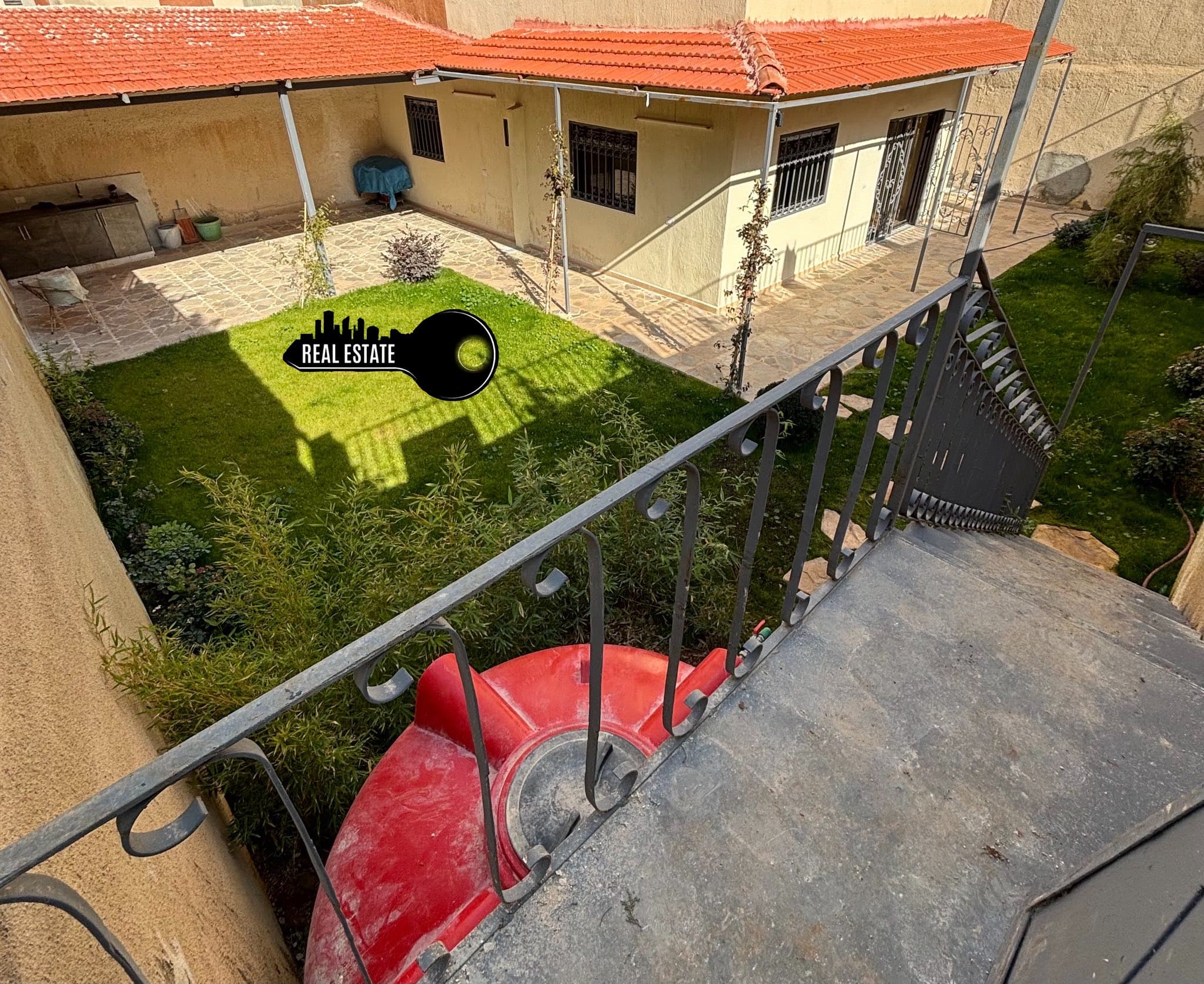 شقة 2 غرف 1 صالات 90م² أرضي مع فرش للبيع