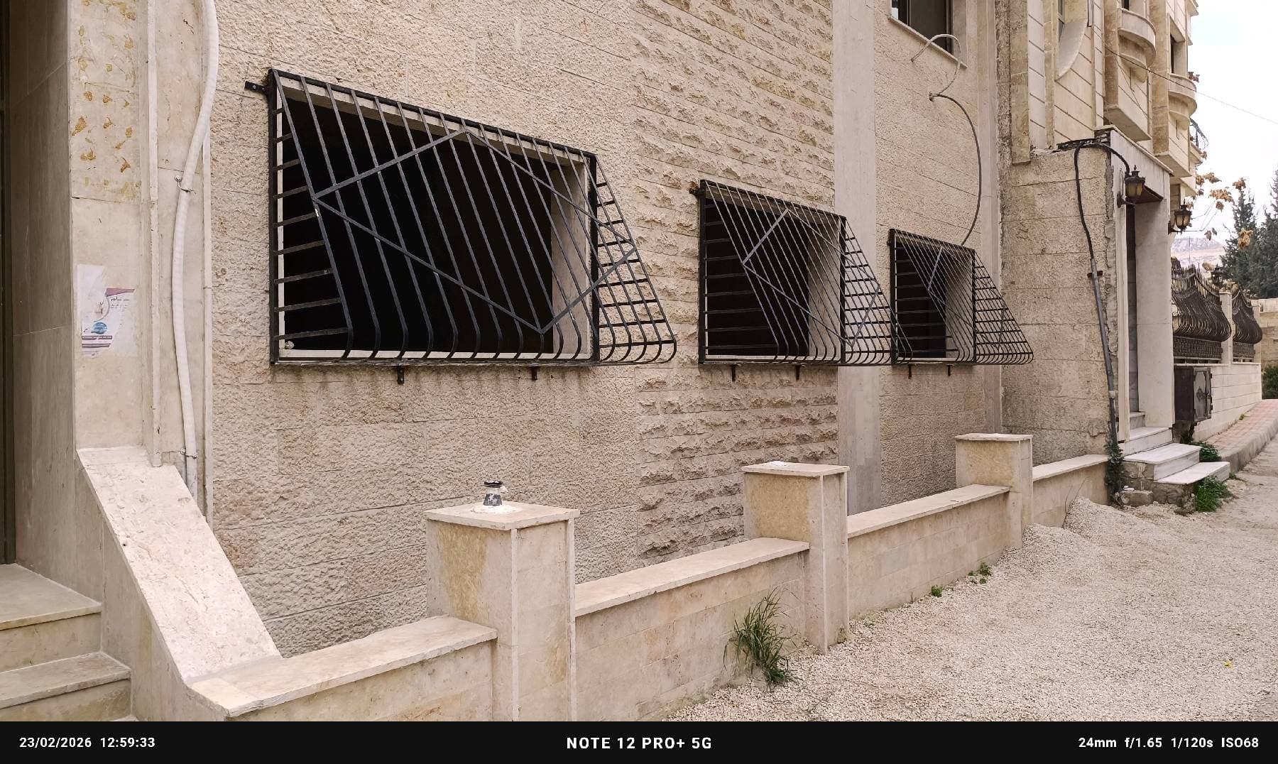 شقة 2 غرف 2 صالات 100م² أرضي للبيع