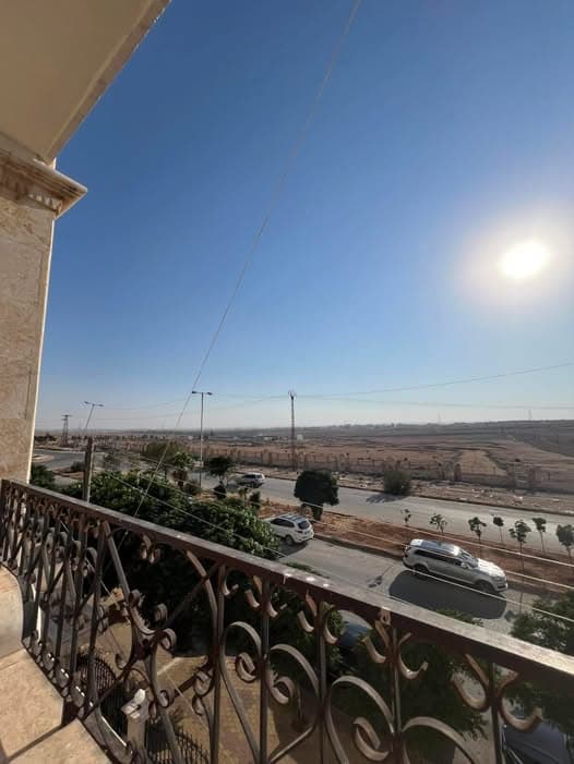 شقة 4 غرف 1 صالات 210م² طابق 3 للبيع