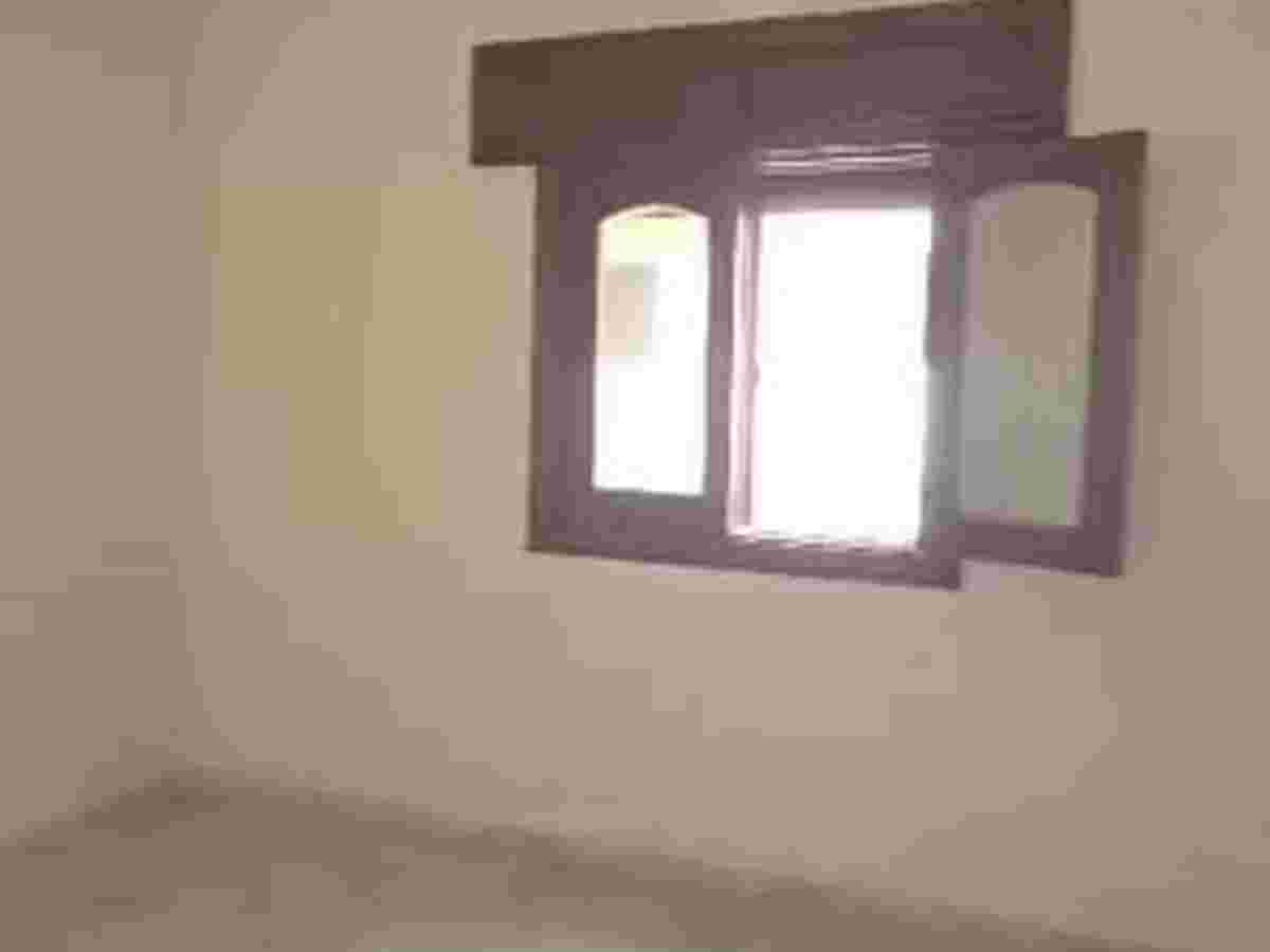 شقة 4 غرف طابق 2 للبيع