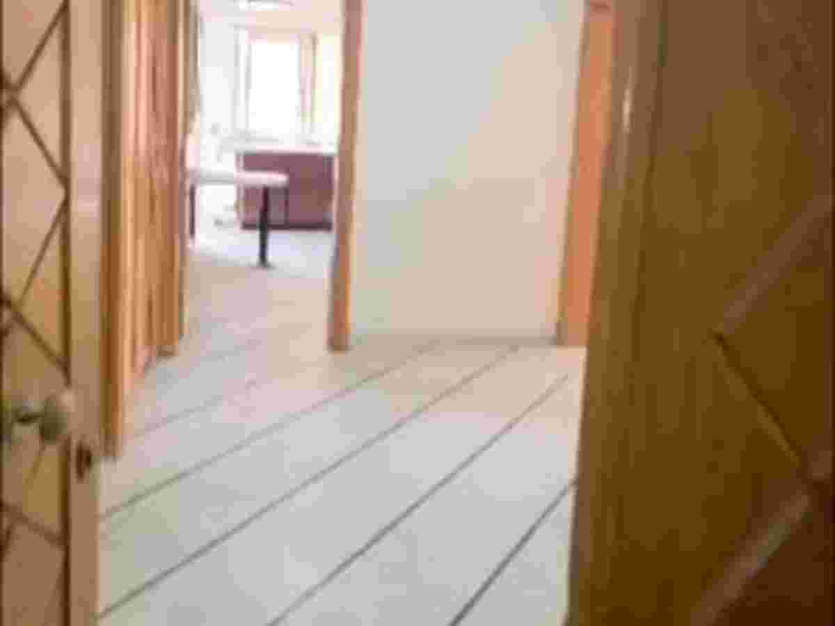 شقة 7 غرف طابق 3 للبيع