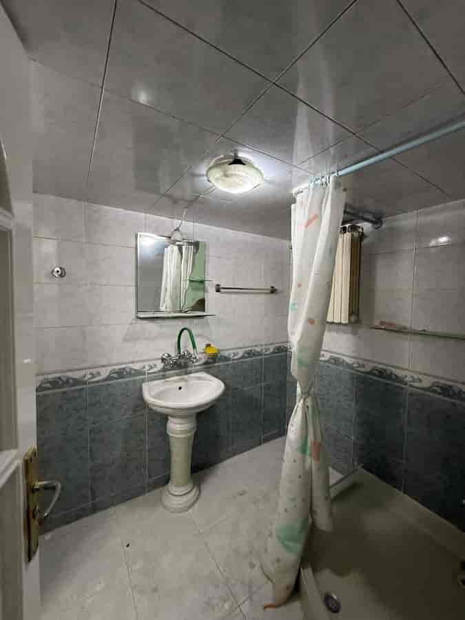 شقة 6 غرف طابق 1 للإيجار