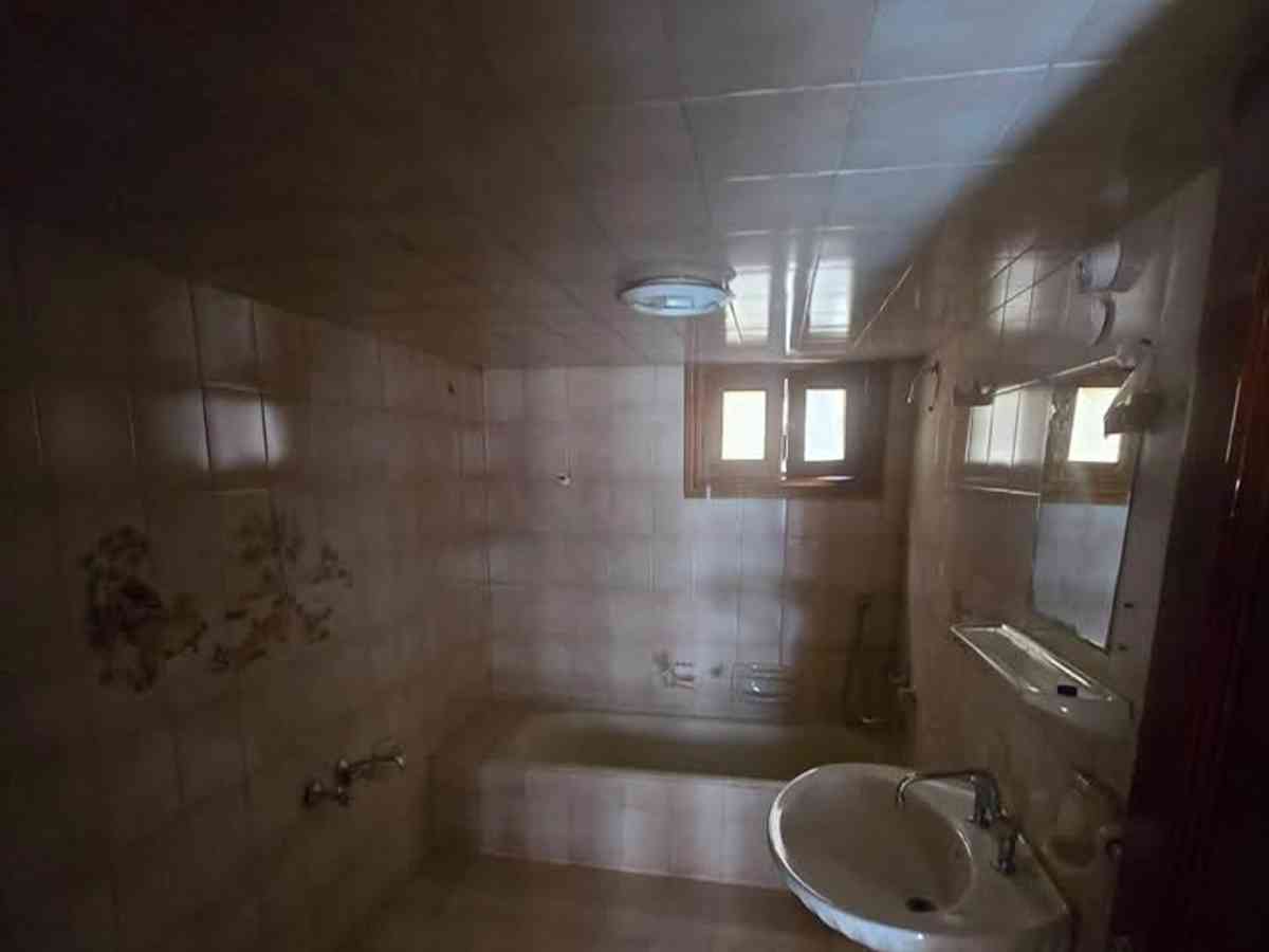 شقة 6 غرف طابق 1 للإيجار
