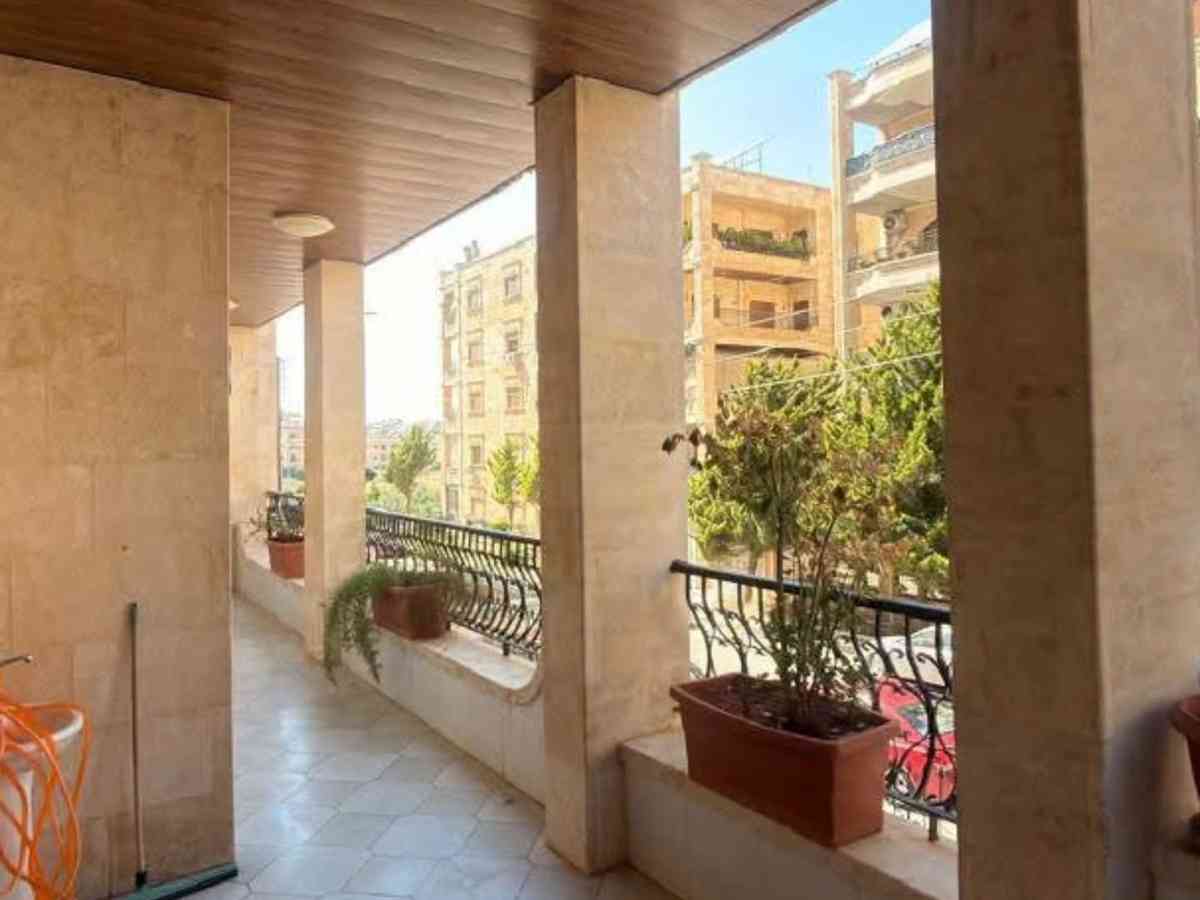 شقة 6 غرف 240م² طابق 1 للبيع