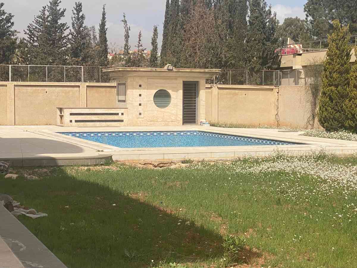 فيلا 5 غرف 3 صالات 540م² للبيع