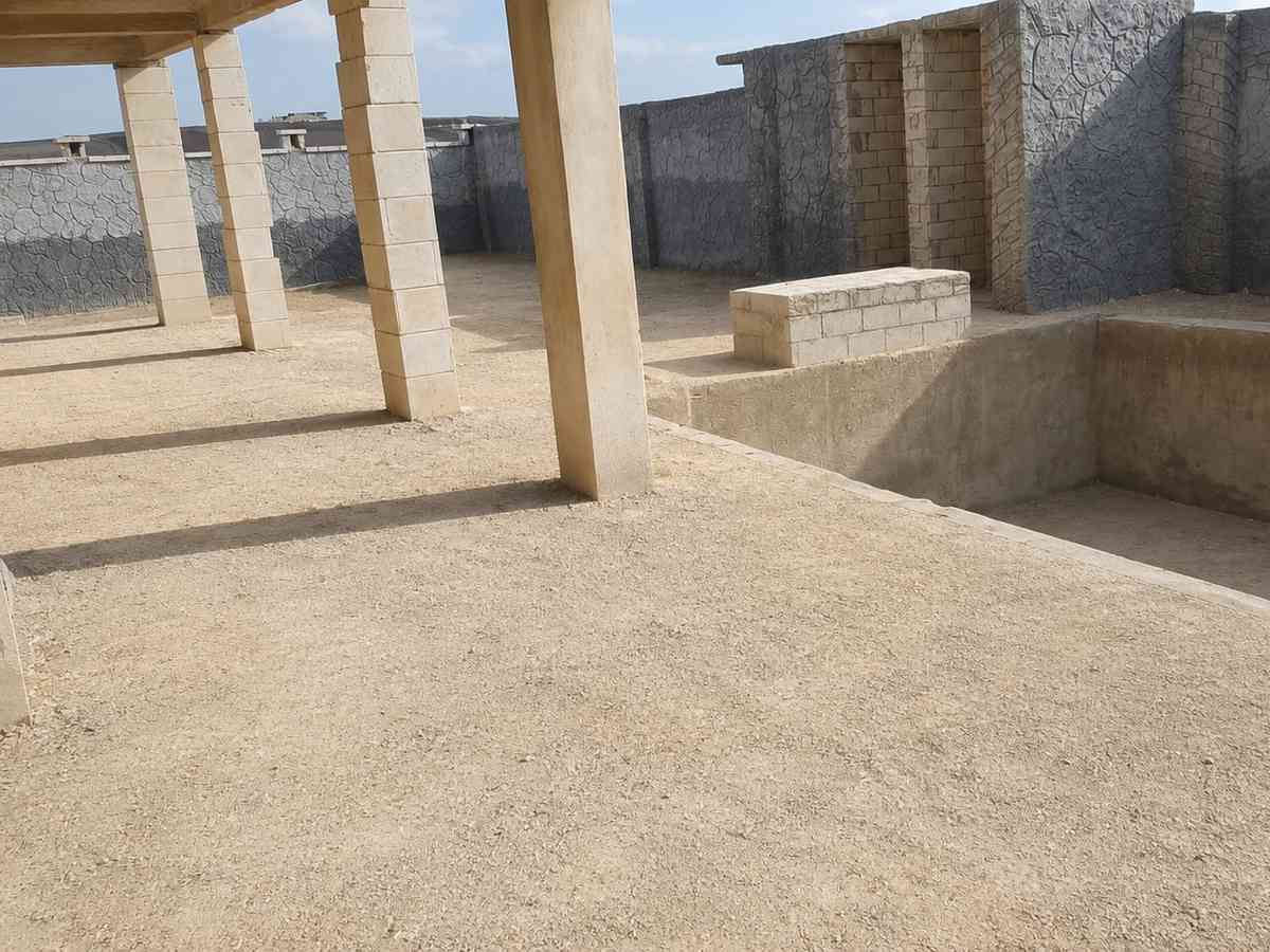 مزرعة 8 غرف 2500م² للبيع