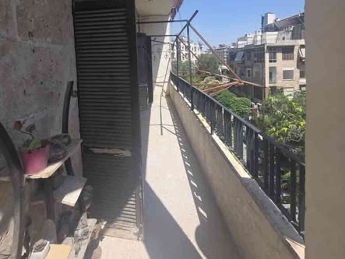 شقة 5 غرف طابق 3 للبيع