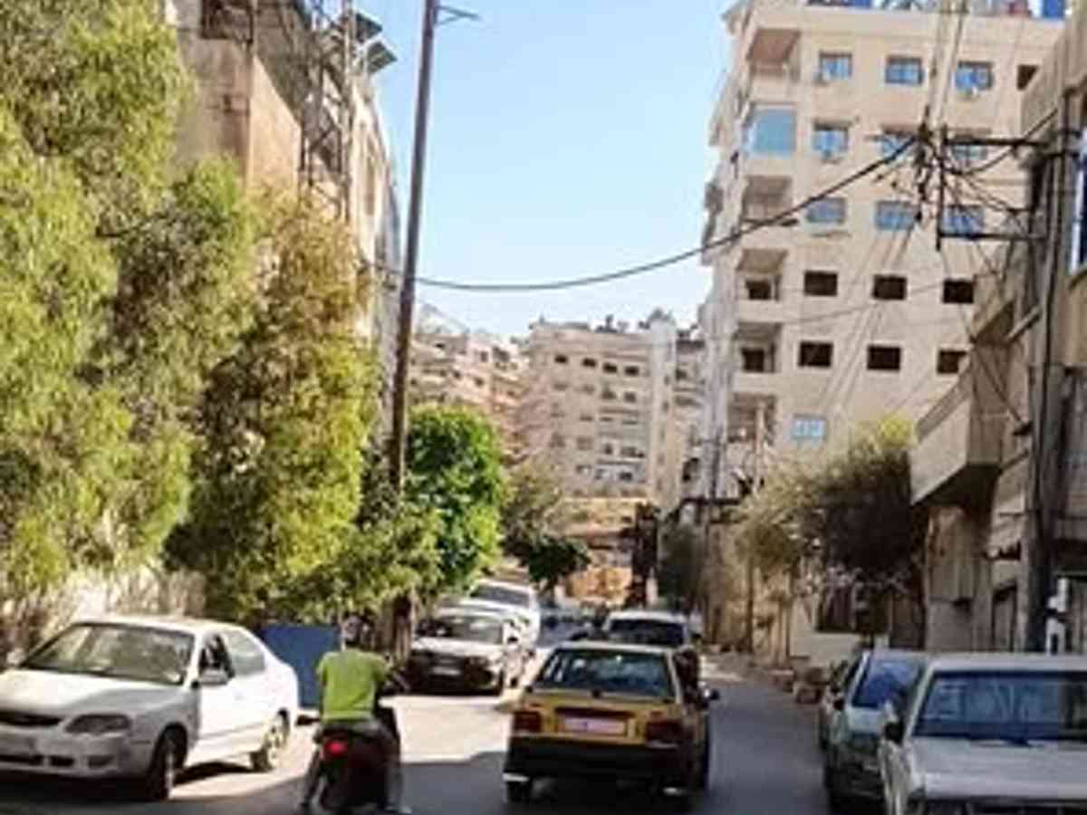 شقة 2 غرف 1 صالات 90م² طابق 2 مع فرش للبيع