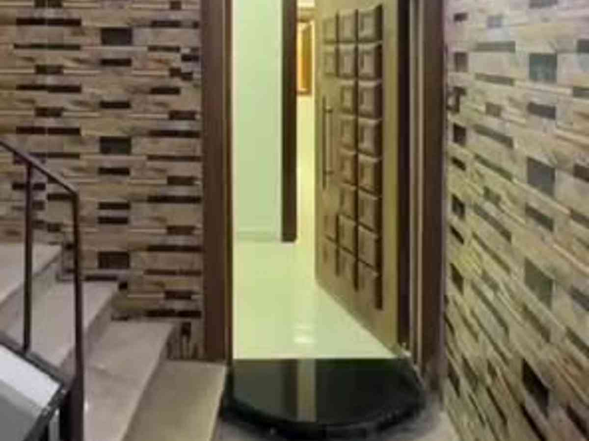 شقة 5 غرف 1 صالات طابق 1 للبيع