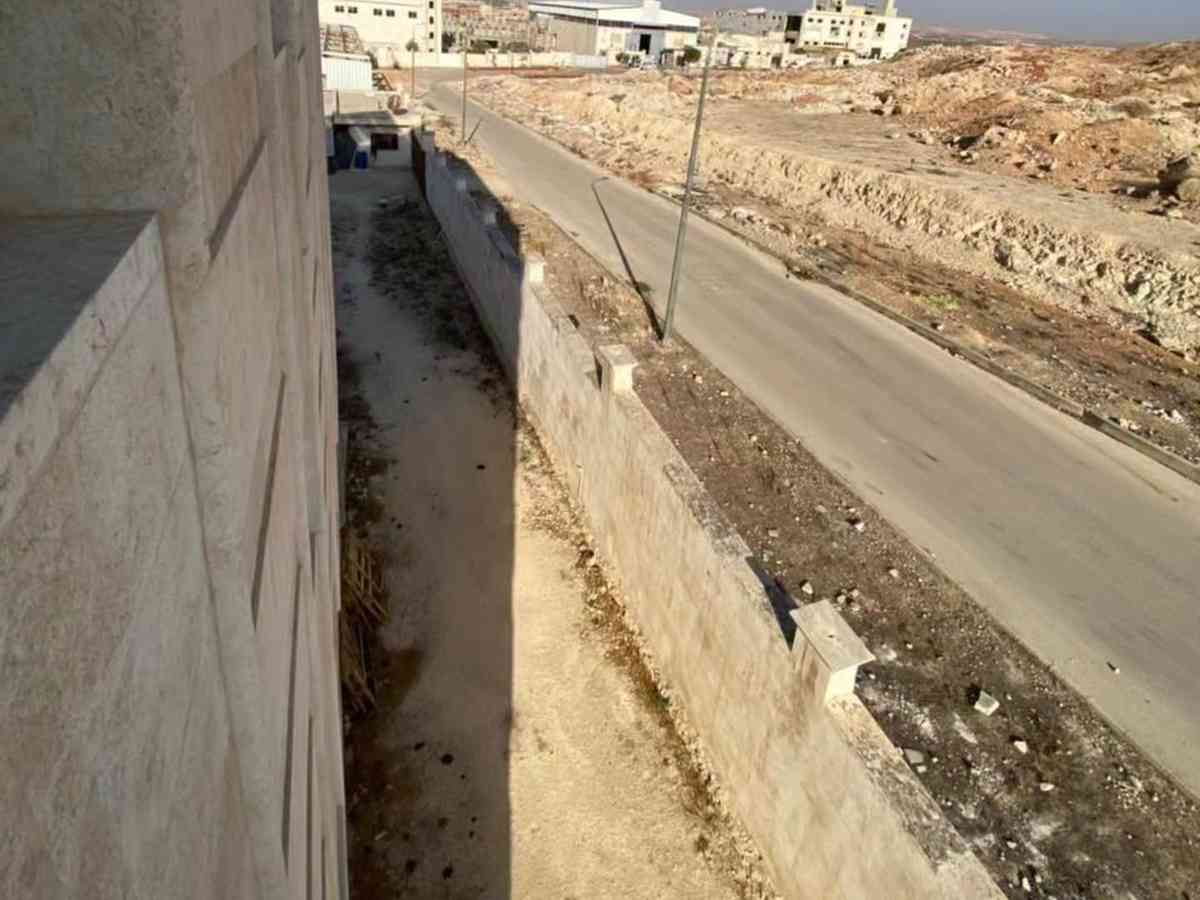 بناء 1550م² للبيع